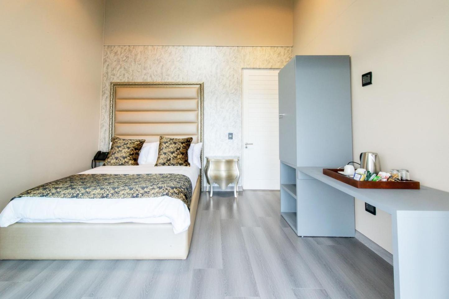 Dolphin Bay Boutique Hotel And Spa Port Elizabeth Buitenkant foto