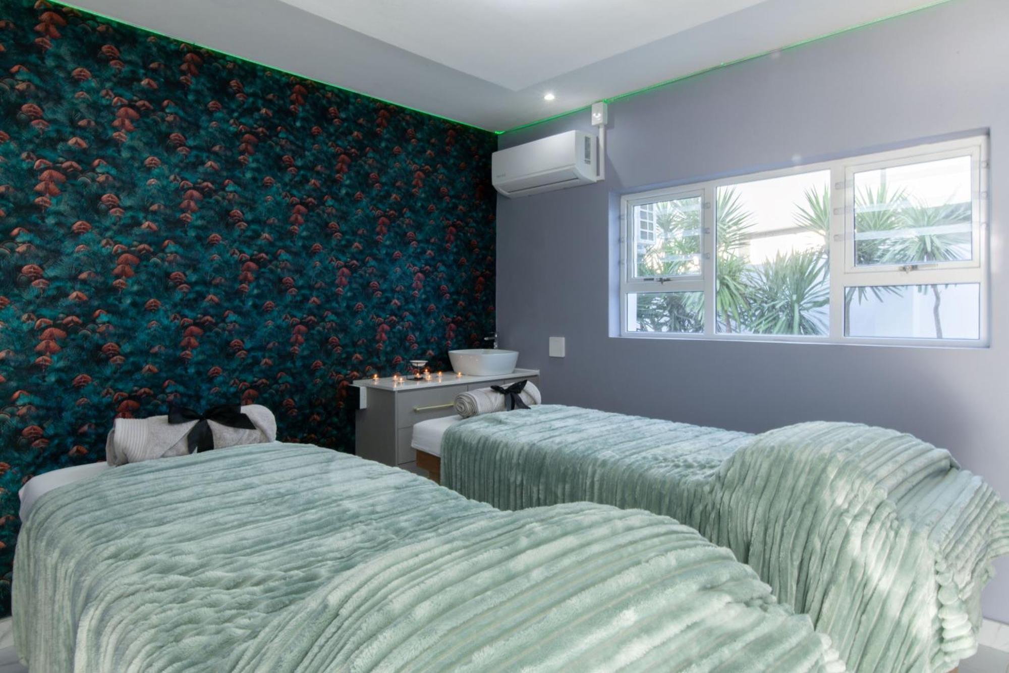 Dolphin Bay Boutique Hotel And Spa Port Elizabeth Buitenkant foto